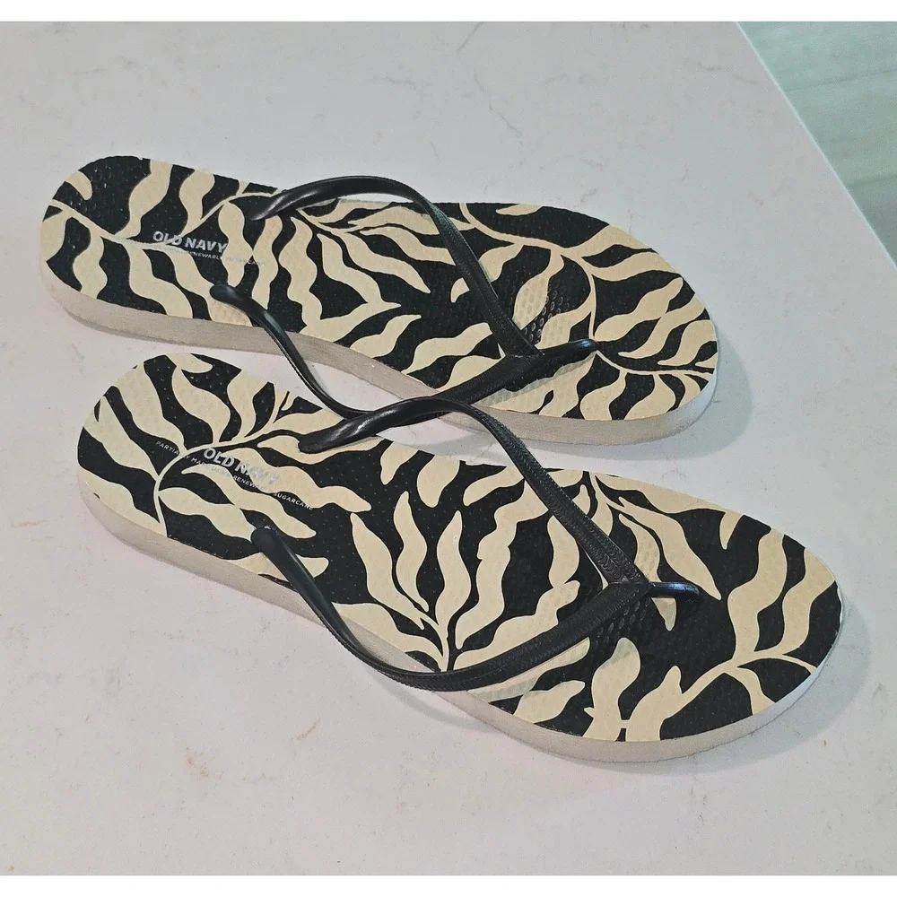 Old Navy Womens Black Cream Botanical Leaf Print Flip Flop Sandals Sugarcane